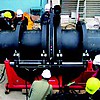 Машина для сварки пластмассовых труб ROWELD P 1200 B в работе