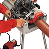 Желобонакатчик Rothenberger Rogroover 1-6" в работе с резьбонарезным станком