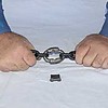 Соедините половинки соединительного звена PETOL X86.