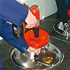 Работа сантехнического троса в барабане Rothenberger ROSPI от аккумуляторной дрели