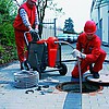 Прочистка канализации при помощи бензиновой прочистной машины Rothenberger R140B